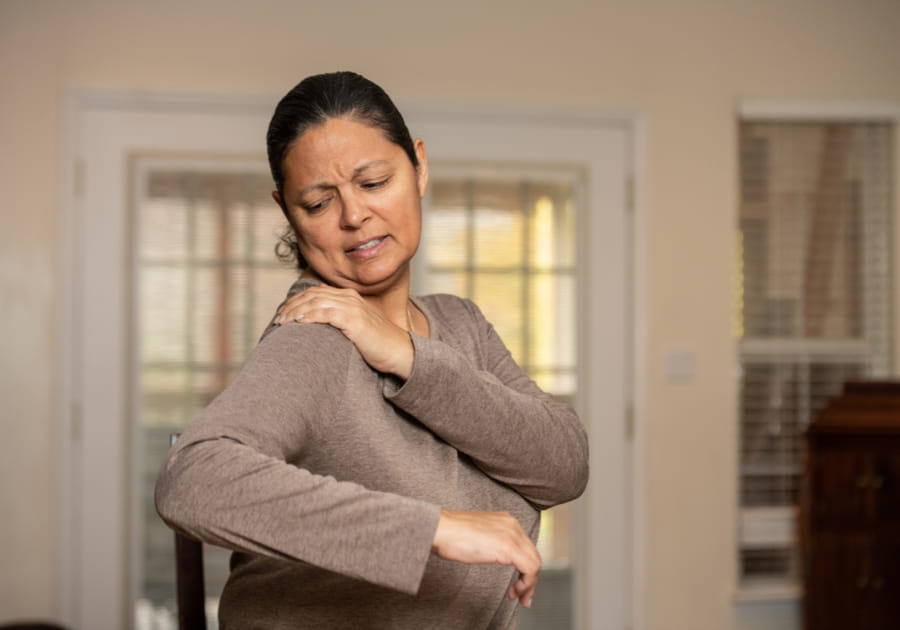 Right Shoulder Pain in Women: All You Need to Know